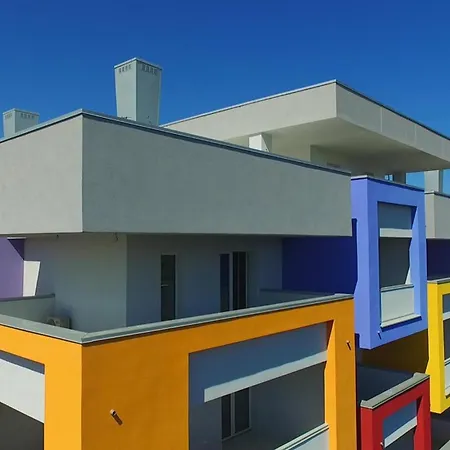 Modern Comfort In Centre *