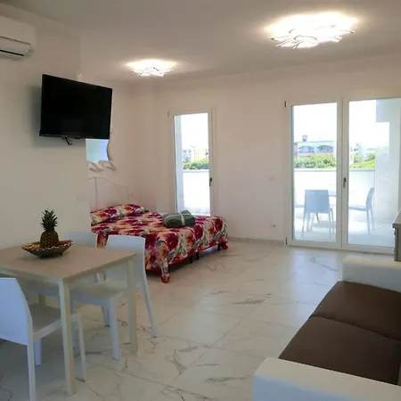 Modern Comfort In Centre Lejlighed