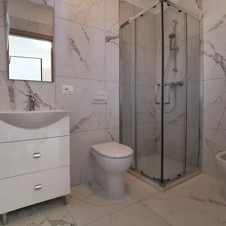 Modern Comfort In Centre Lejlighed *