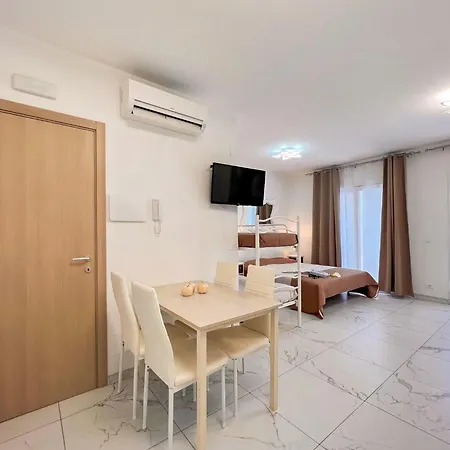 Modern Comfort In Centre Lejlighed Bibione