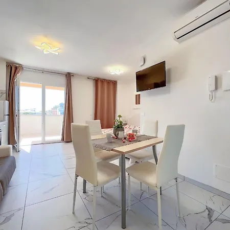 Modern Comfort In Centre Bibione