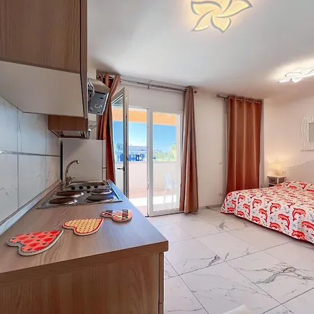 Modern Comfort In Centre *